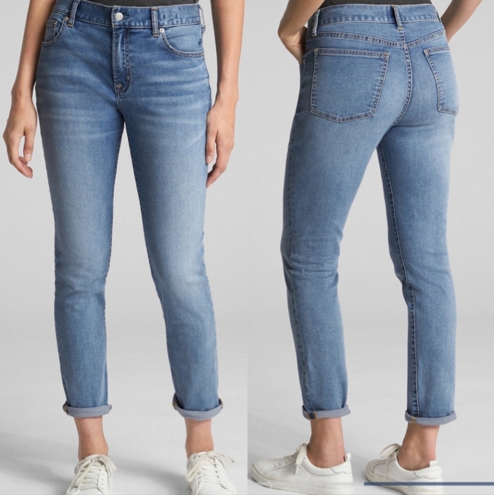 Gap Mid Rise Girlfriend Jeans Size 6
